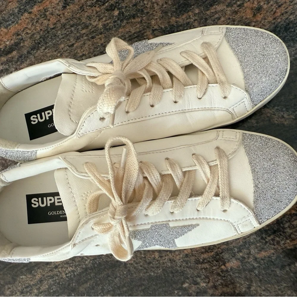 New! Golden Goose Super Star Classic with spur
Size 39 IT (8.5 US) - Picture 7 of 9